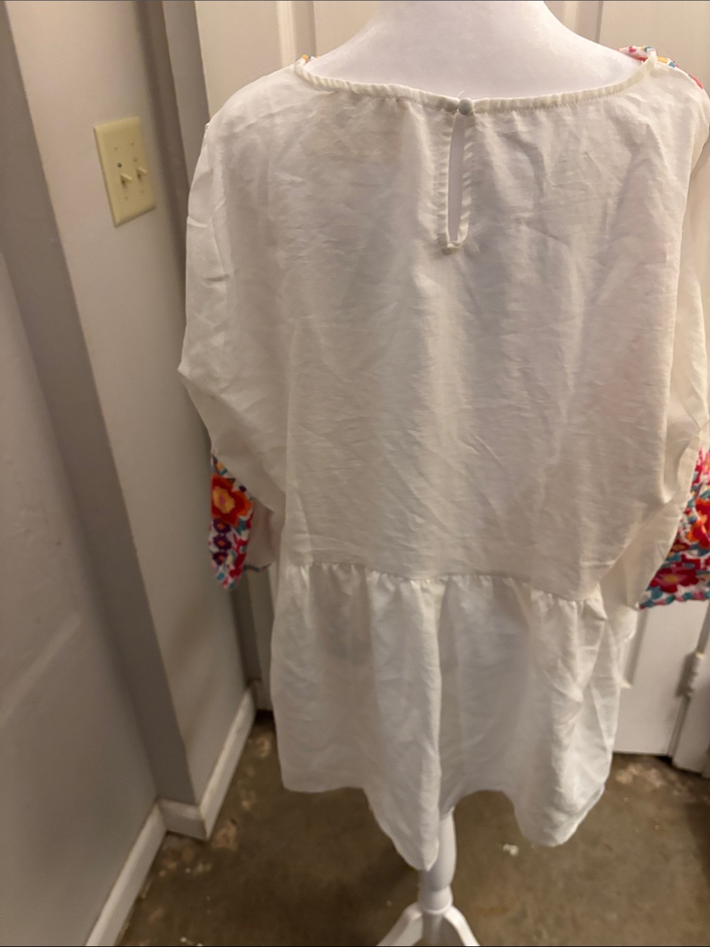 Savanna Jane White Tunic with Multicolor Floral Embroidery - Picture 4 of 6